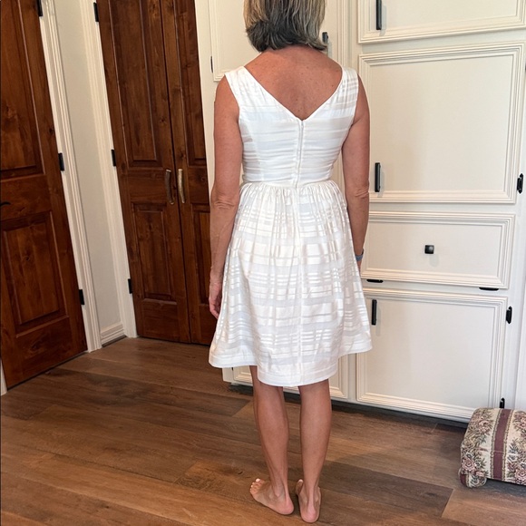 Lily Pulitzer Elegant White Sleeveless Dress - Picture 5 of 7